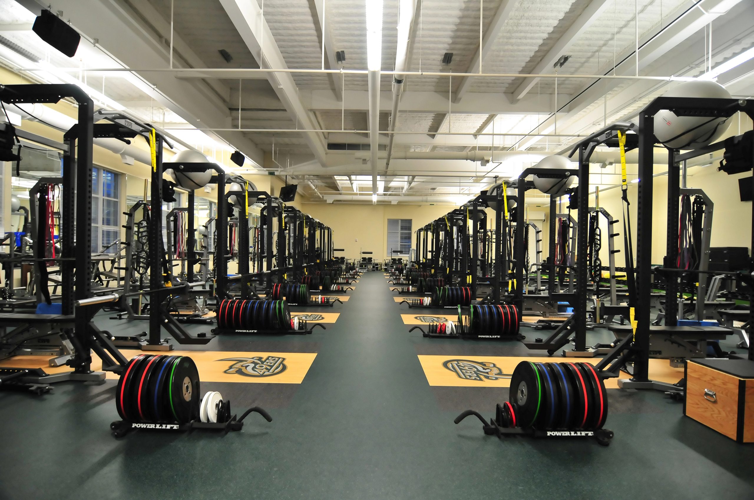 clean gym after deep cleaning