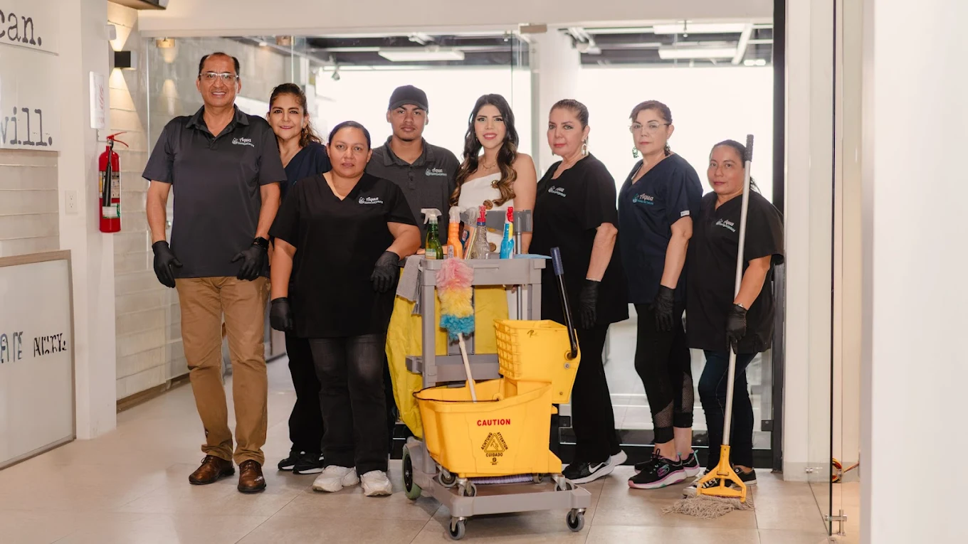 aqua cleaning team photo